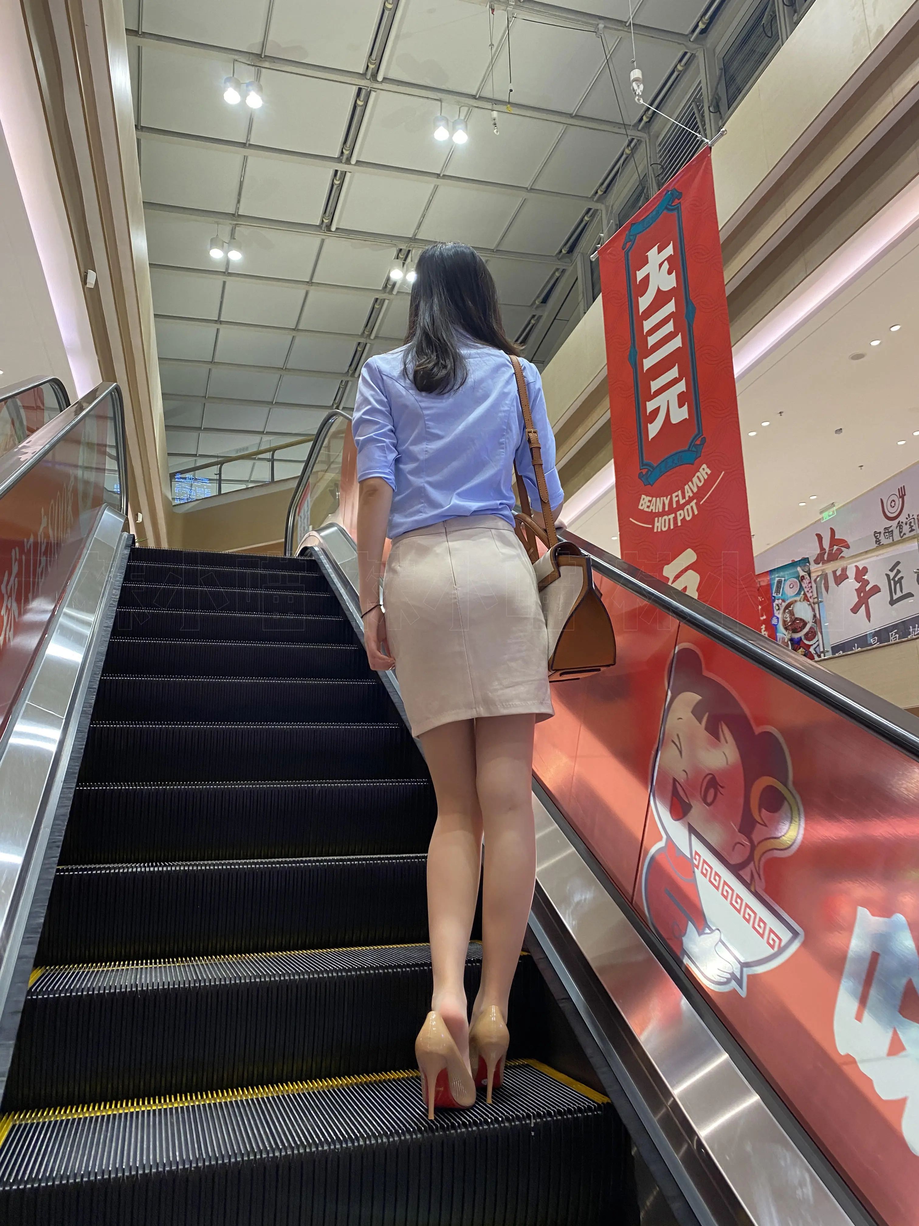 Kittywa袜小喵 NO.212 悄悄跟上她 [89P120M]
