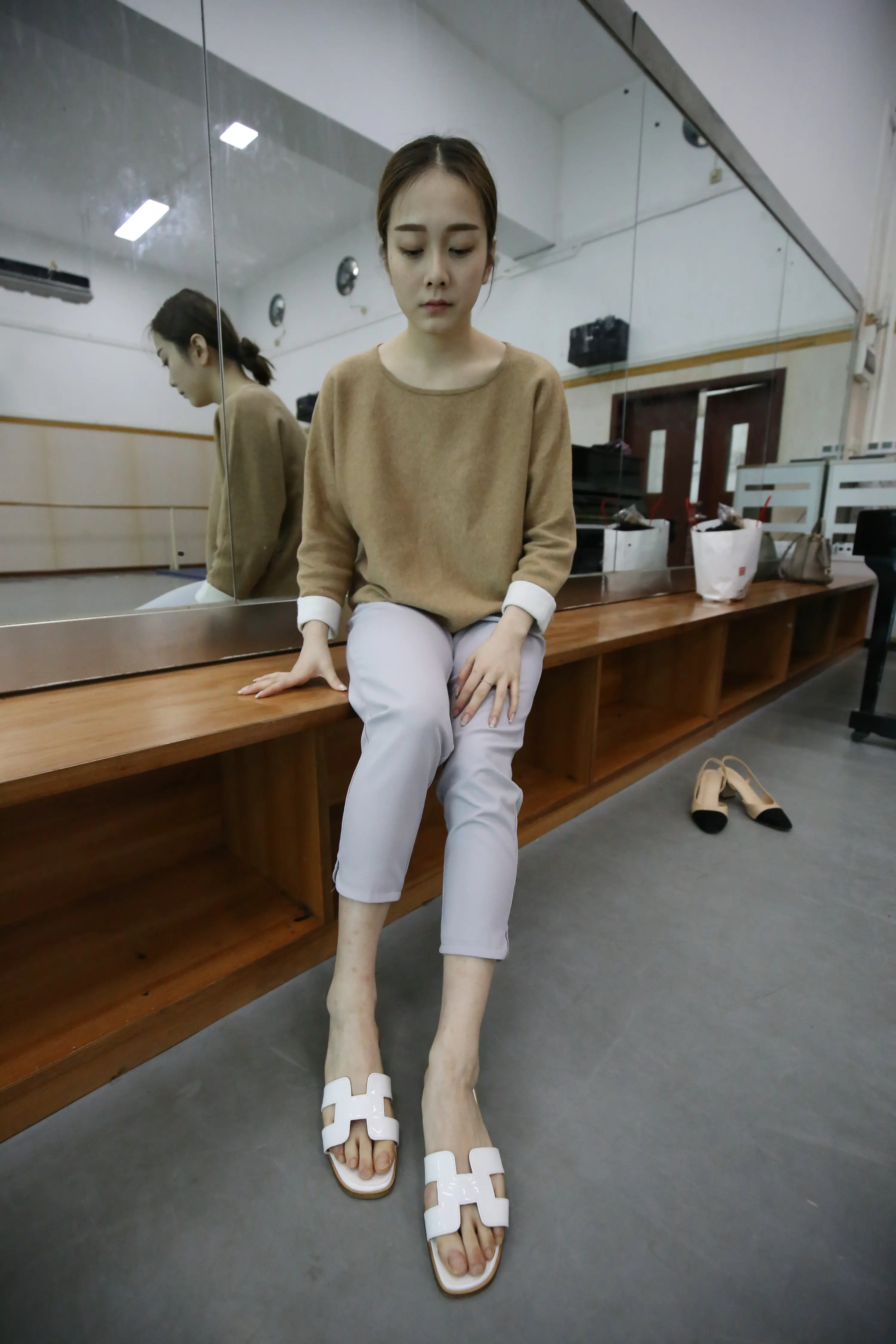 大西瓜爱牙膏 - Z1-1 休闲裤少女 [180P1.2G]